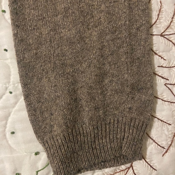 Closet Staple - Gap Sweater - Picture 3 of 5